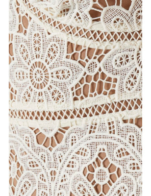 Çiçek Motifli V Yaka Lazer Kesim Tasarım Elbise