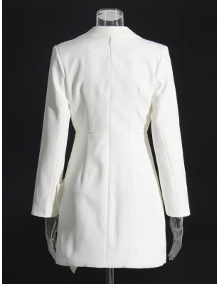 Eteği Gül Detaylı Beyaz Ceket Elbise