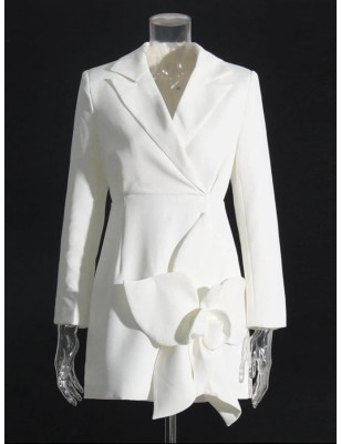 Eteği Gül Detaylı Beyaz Ceket Elbise