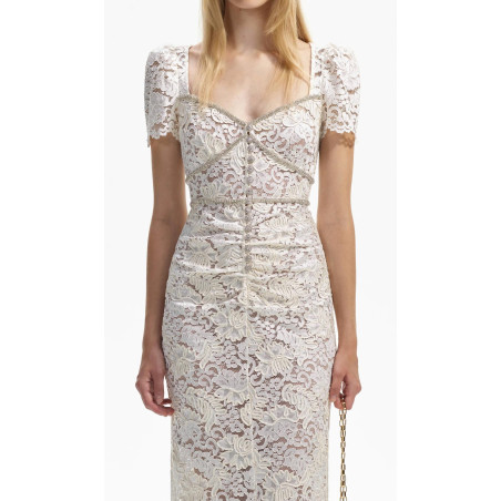 Kristal Taş Detaylı Beyaz Dantel Midi Tasarım Elbise