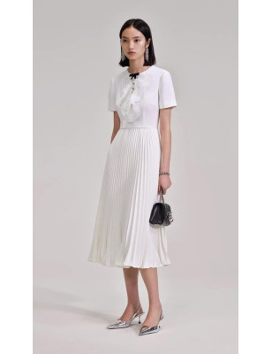 Kurdeleli Dantel Detaylı Pileli Beyaz Tasarım Elbise