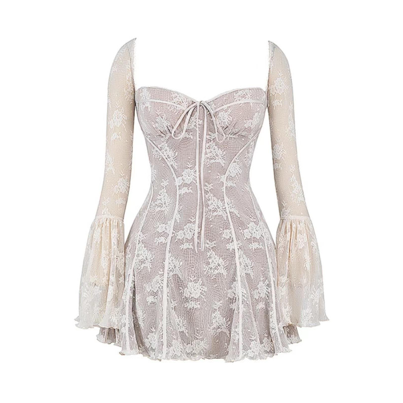 Korse Formlu Uzun Kollu Dantel Beyaz Elbise