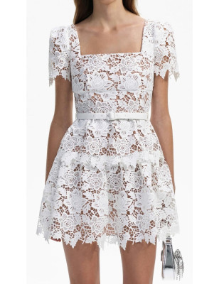 Beyaz Kare Yaka Pileli Güpür Mini Tasarım Elbise