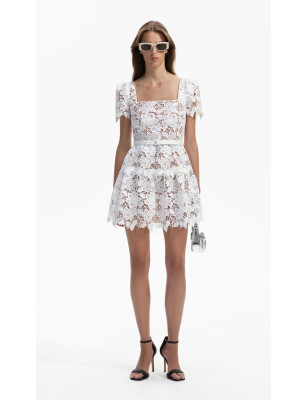 Beyaz Kare Yaka Pileli Güpür Mini Tasarım Elbise