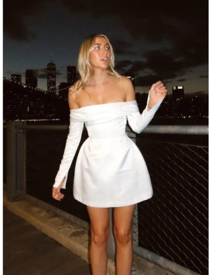 Madonna Yaka Uzun Kollu Saten Mini Beyaz Elbise