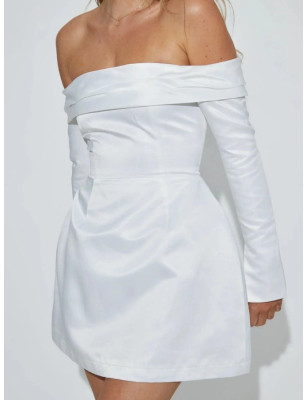 Madonna Yaka Uzun Kollu Saten Mini Beyaz Elbise