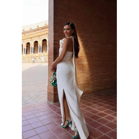 Boynu Gül Detaylı Maksi Beyaz Tasarım Elbise