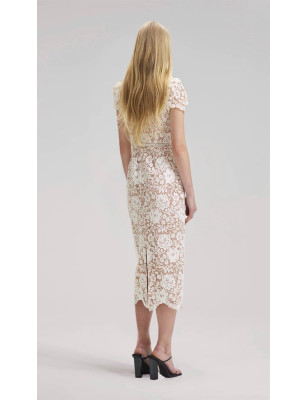 Yakası Kristal Taşlı Kemerli Beyaz Dantel Kalem Elbise