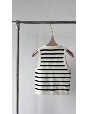 Çizgili Gold Düğmeli Tasarım Triko Yelek