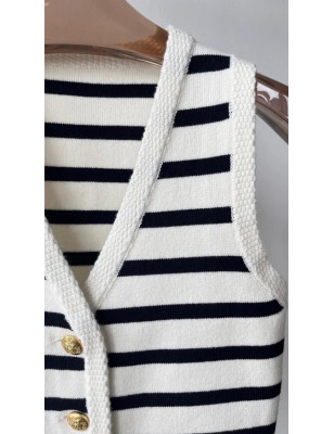 Çizgili Gold Düğmeli Tasarım Triko Yelek