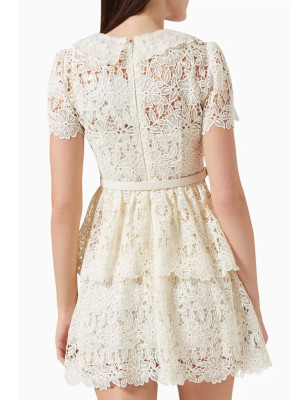 V Yaka Kemerli Beyaz Güpür Tasarım Mini Elbise