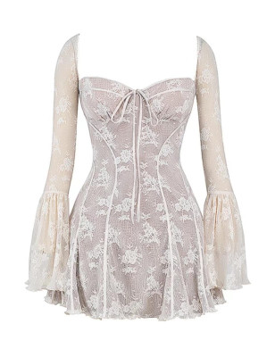 Korse Formlu Uzun Kollu Dantel Beyaz Elbise