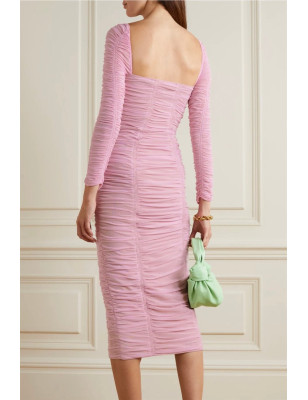 Kuplu Vücudu Saran Pembe Tasarım Elbise